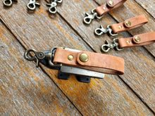 Load image into Gallery viewer, Leather Belt Clip
